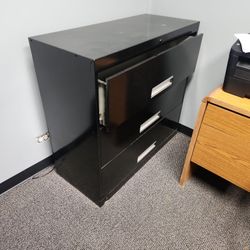 3 Drawer File Cabinet. Like New 