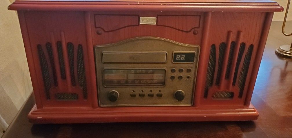 Leetac. Record Player Am/fm And Cd Player.