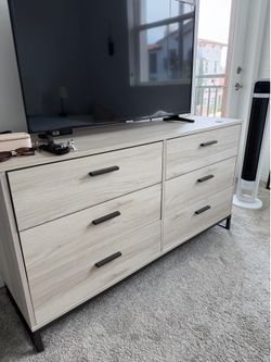 Modern 6-Drawer Dresser