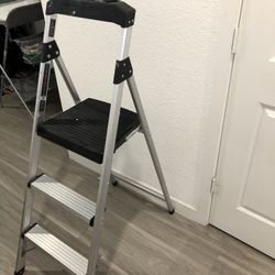Nice Gorilla 4’ Ladder LIGHT