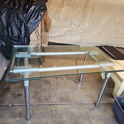 Glass dinning table