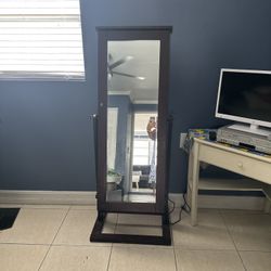 Beautiful Standing Mirror/jewelry Cabinet