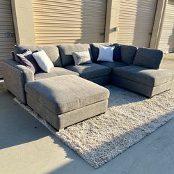 Large Gray 3-Piece Sectional With Ottoman