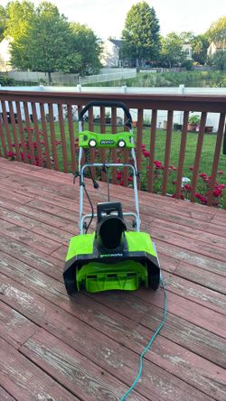 Greenworks 13-Amp 20-Inch Corded Snow Thrower With Dual LED Lights , Like new
