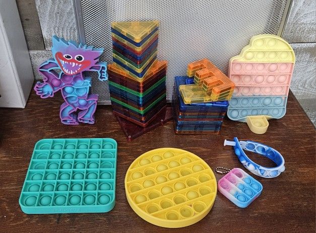 Magnetic Tiles 39"/Pot It Fidget Toy's 5pcs