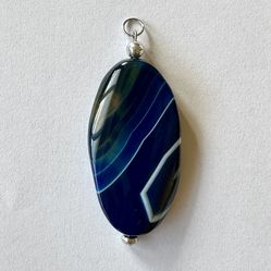 💙 Beautiful blue with other colors organically shaped gemstone beaded pendant