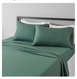 Green Queen Sheet Set with Pillowcases