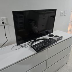 Monitor LG 32ML600M-B With Keyboard and Mouse 200 USD . Call (contact info removed)