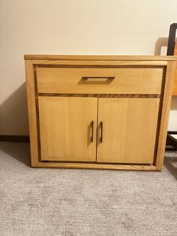 Solid Wood Nightstand / Bedside Cabinet with Drawer & Storage