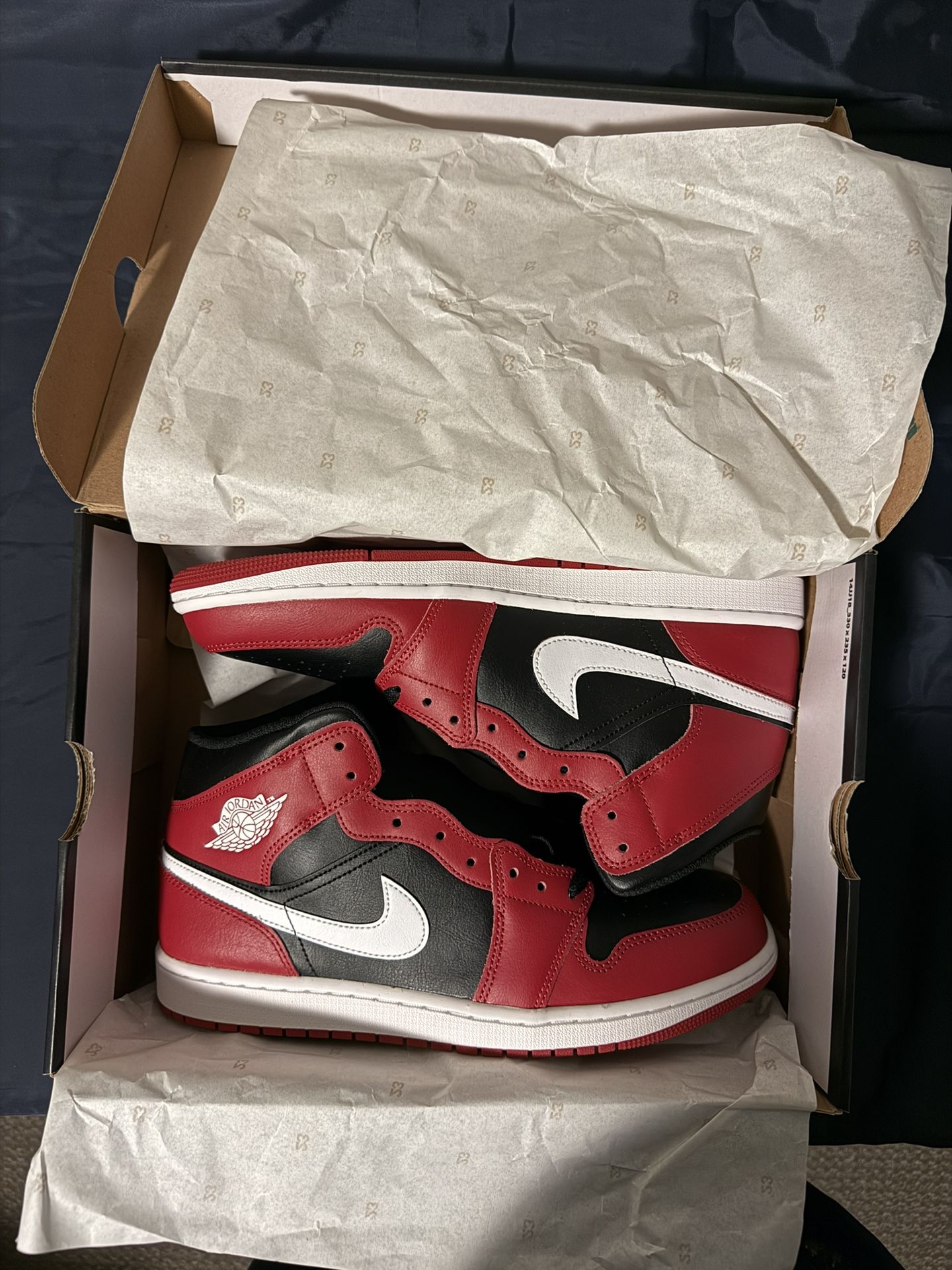 AIR JORDAN 1 MID