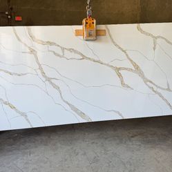 Premium Quartz Slabs – Elegant Calacatta Style & More Available