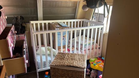 Crib and mattress