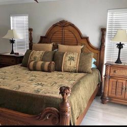 Tommy Bahama Style Bedroom Set ( Deliver Available) 