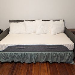 Beautiful Day Bed With premium Mattress 