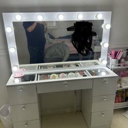 Vanity / Can Also Use Desk 