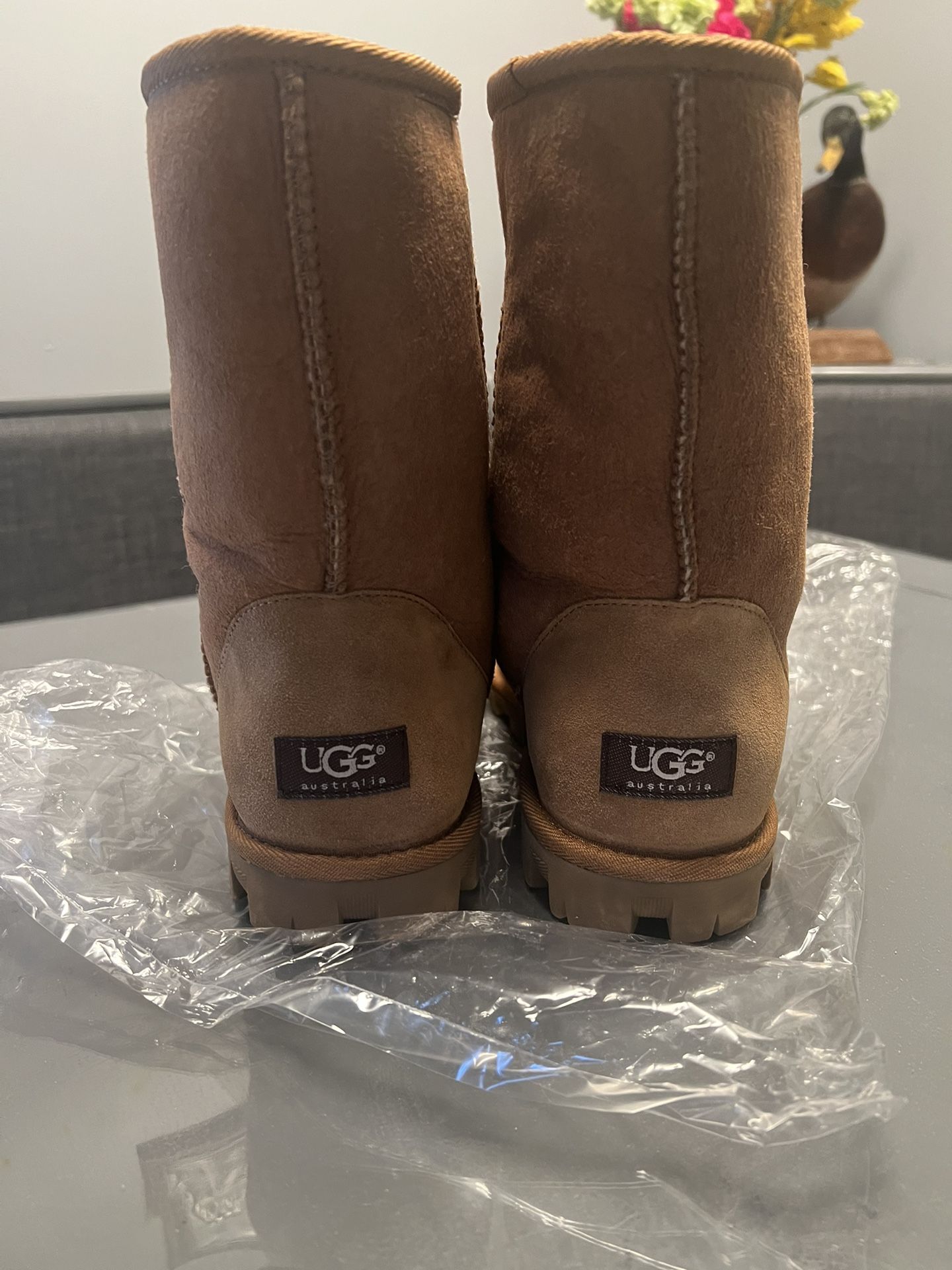 UGG Classic Women’s Short Boot Chestnut - Size 10
