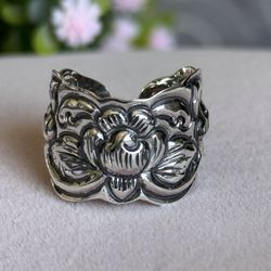Floral Ring 🌺 Size 8 925 Sterling Silver 