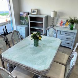 Beautiful coastal/beachy dining table w 6 chairs