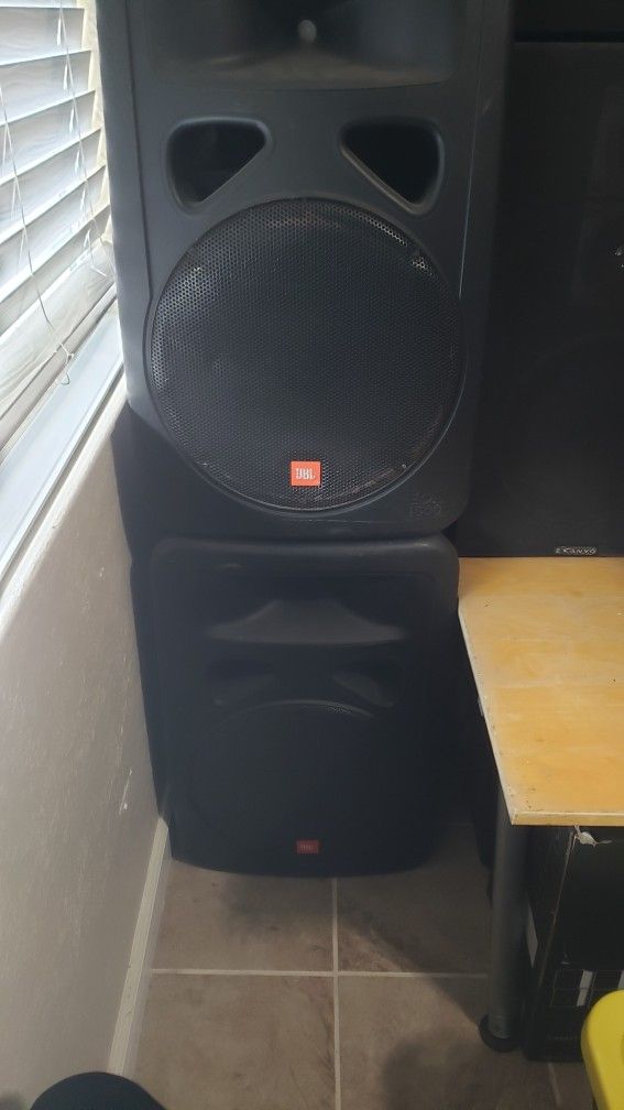 Jbl Eon 1500 Concert Speakers. $800. Pickup In Oakdale