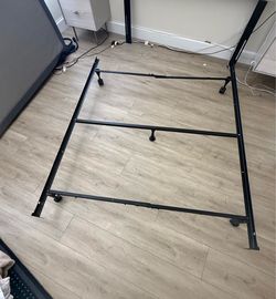 Adjustable full/queen Bertram