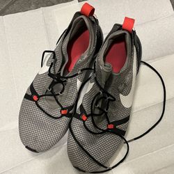 Women’s Shoes Size 7-Y, In Good Condition Nike Sneakers.