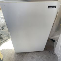 Magic Chef Mini Fridge 