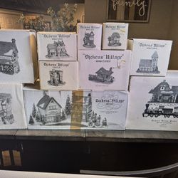 Department 56 Dickens Village 