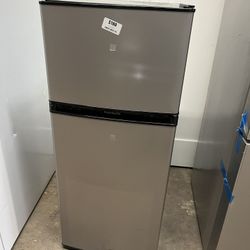 Frigidaire - Mini  Fridge 4.5 Cu Ft silver 
