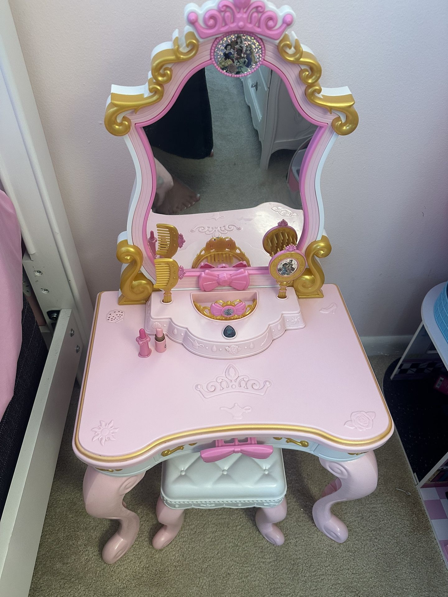 Disney Princess Vanity π