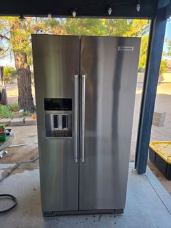 KITCHENAID 72 inches TALL COUNTER DEPTH  2 DOOR STAINLESS STEEL REFRIGERATOR (FRIDGE) WATER AND ICE AVAILABLE