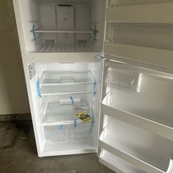 Frigidaire 17.6 Cu. Ft. Fridge/Freezer