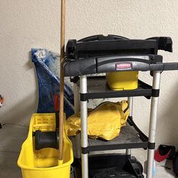 Rubbermaid Commercial Cleaning Cart
