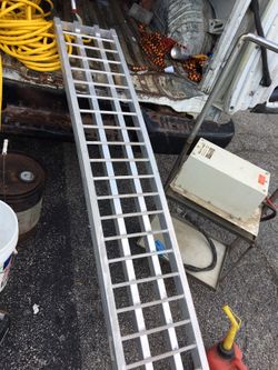 Oxlite Aluminum Bike Ramp 12 by 89 in good condition Bikers Choise