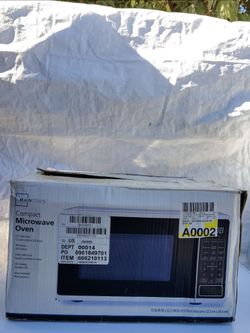 700 Watts Microwave Oven by MainStays