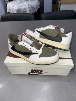 Travis Scott x Air Jordan 1 Low OG Sneakers