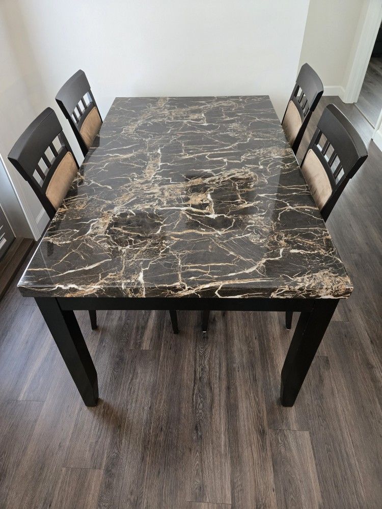 Table & Chairs