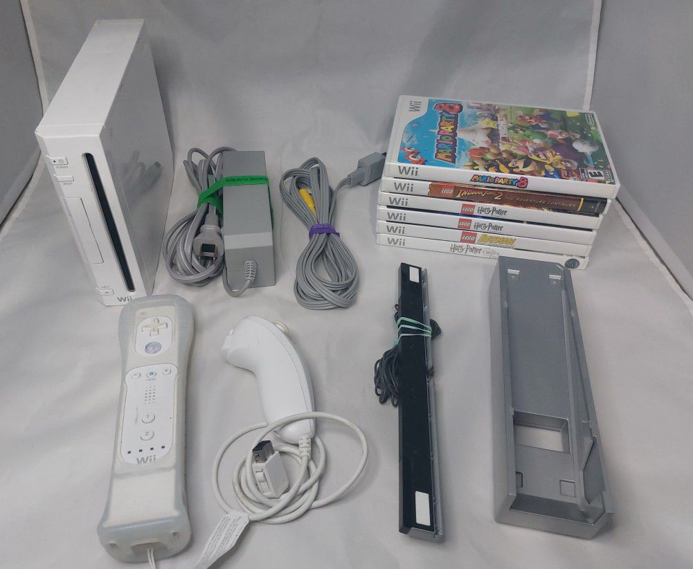 Nintendo Wii Console Bundle w/ 6 Games , Controller & Nunchuk