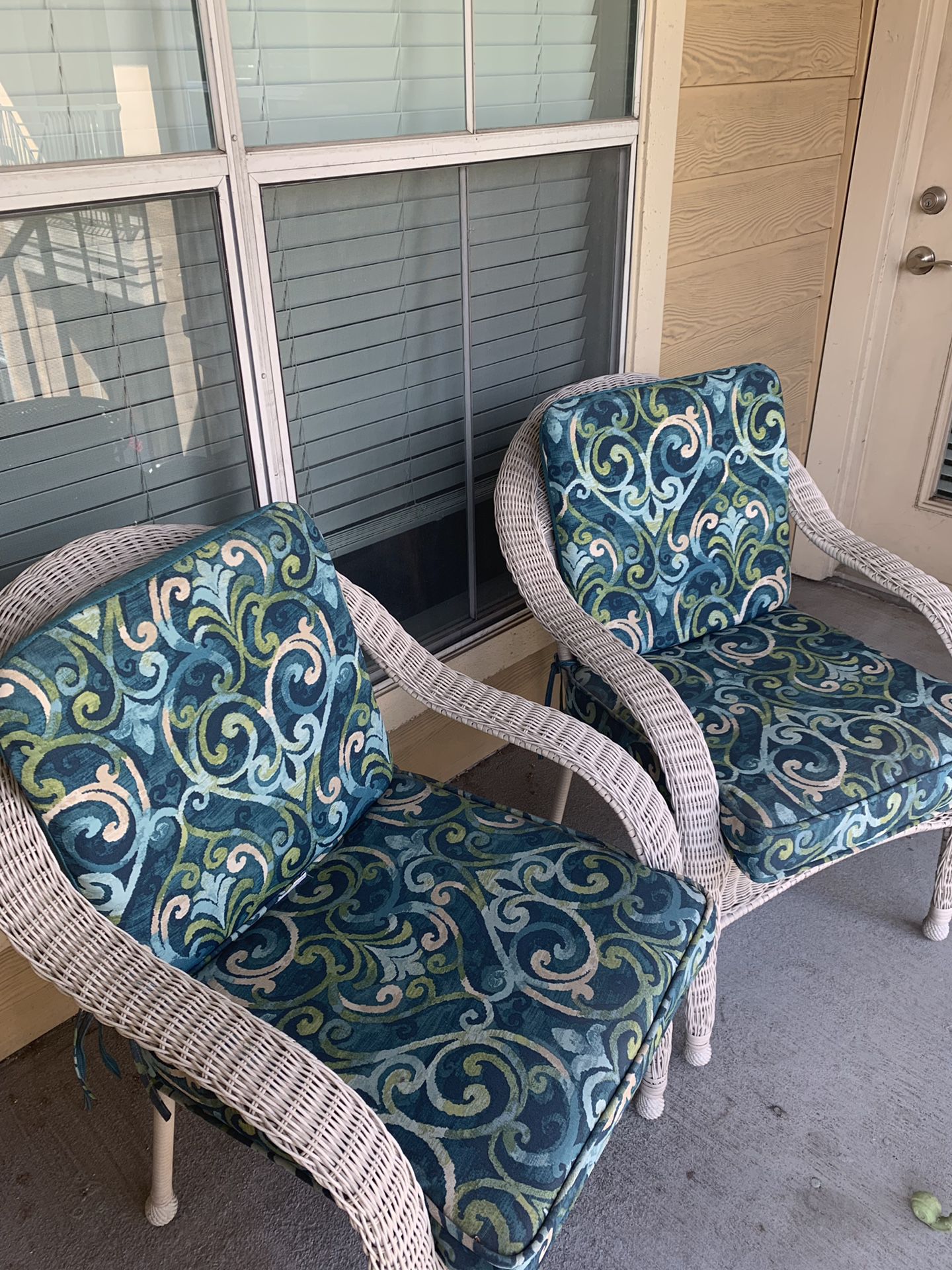 2 Outdoor Wicker Chairs with Cushions