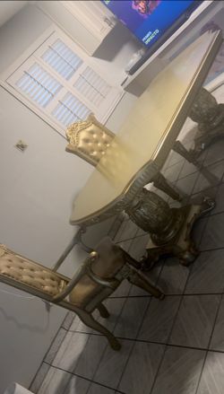 Acme Dinning Table