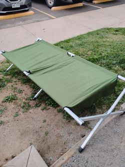 Folding military camping cot