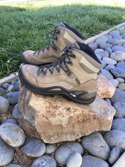 Women’s Lowa Hiking Boots 9.5