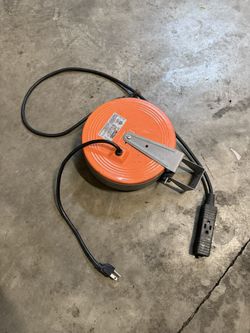 3-Outlet Retractable Electrical Reel