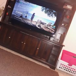 Entertainment Center/TV Stand 