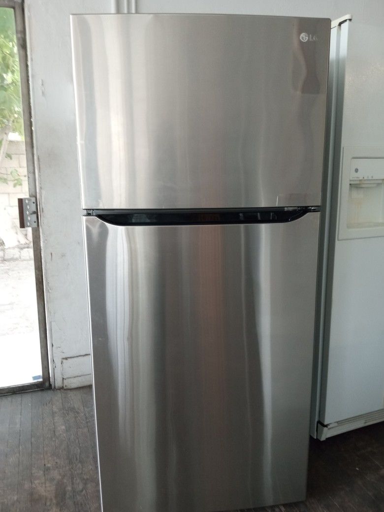 LG Refrigerator 30Wx66Hx31D