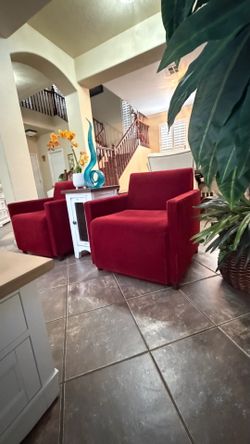 Beautiful and elegant steelcase arm accent chairs in excellent condion