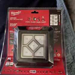 M12 Milwaukee LED 2000 Luminescent 