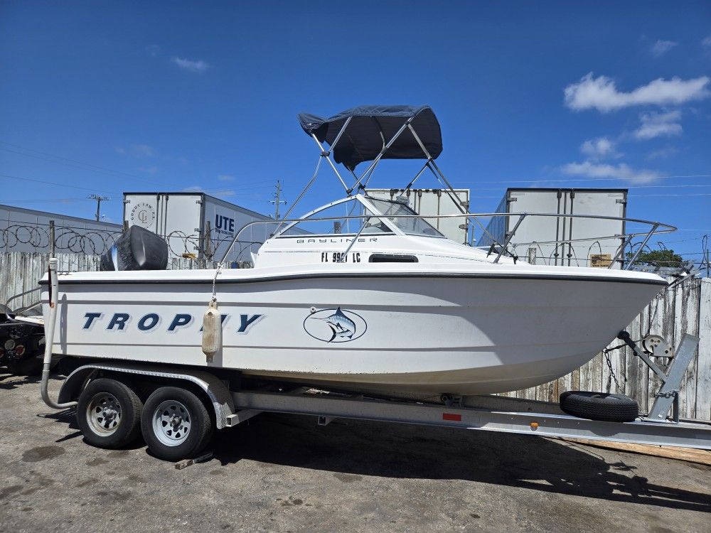 1999 Bayliner Trophy 