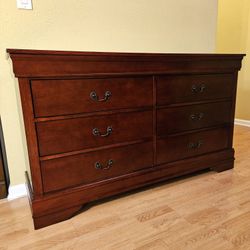 Clean and Nice 6 Drawer Dresser.