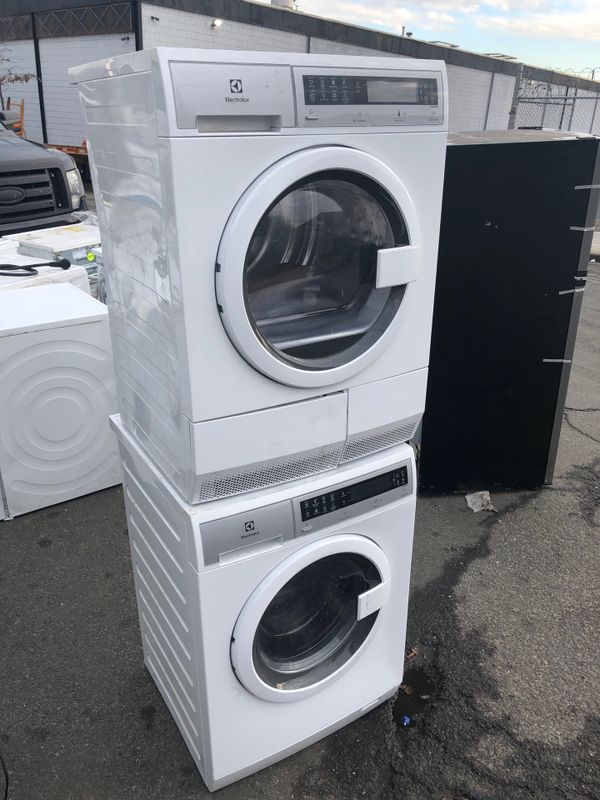 electrolux washer dryer front load ventless 220 volt for Sale in The