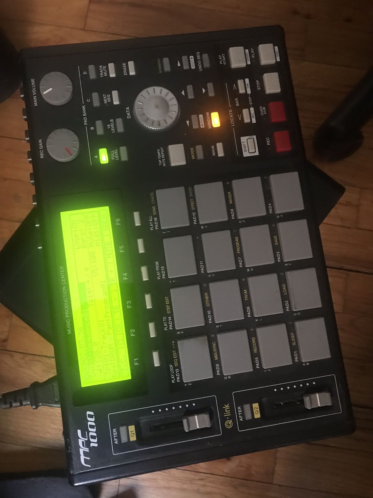 Akai MPC 1000 Package